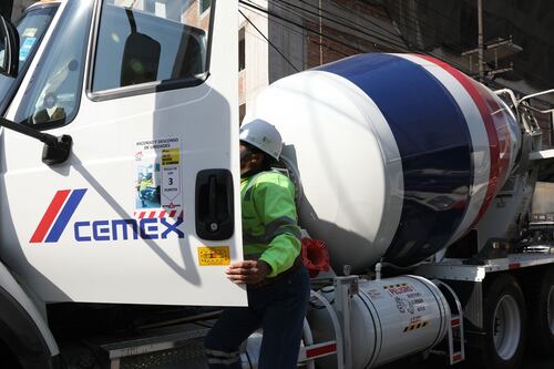 Lanza Cemex oferta de adquisición de acciones de CLH