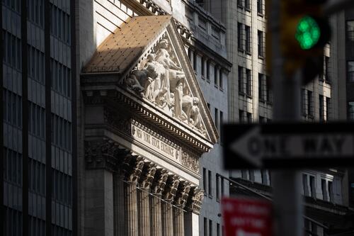 Wall Street olvida lo que es perder: liga su cuarta semana de ganancias