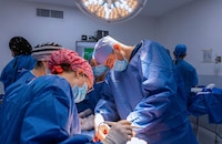 ¿Médicos cubanos ganan más que los mexicanos? Esto dijo el IMSS sobre los salarios de trabajadores