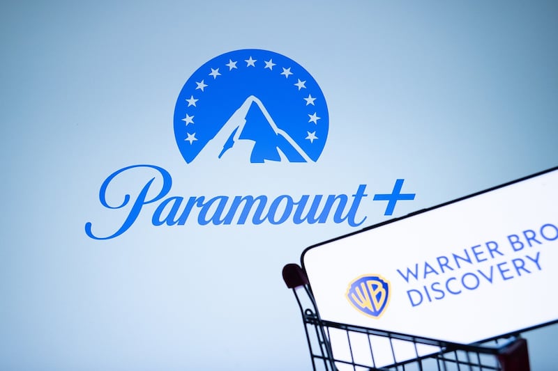 Paramount y Warner acuerdan pausa para fusión… hasta junio del 2027