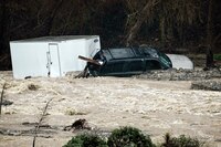 Los Ángeles ‘bajo el agua’: Reportan al menos 7 muertos por tormentas atípicas y 475 deslaves