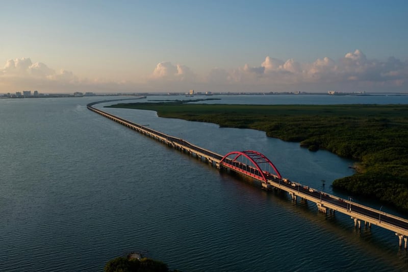 Sheinbaum inaugura el Puente Vehicular Nichupté en Cancún, el segundo más largo de América Latina