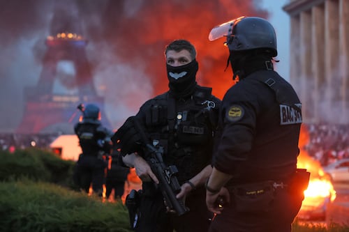 (VIDEOS) Victoria del PSG en la Champions desata caos en Francia; van 400 detenidos y 7 policías heridos