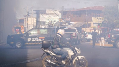 Once policías que participaron en los narcobloqueos de la muerte del Mencho, son buscados por las autoridades en Michoacán. El mes pasado fueron liberados por un juez (Foto : JUAN JOSÉ ESTRADA SERAFÍN / CUARTOSCURO)