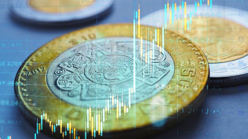 Peso retrocede ante el dólar tras publicación de inflación en México: Así cerró HOY