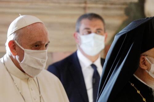 Papa Francisco se reunió con obispo que dio positivo a COVID-19