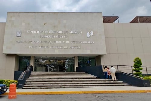 Procesan a 12 exfuncionarios de la administración de Alfredo del Mazo por venta de plazas de maestros