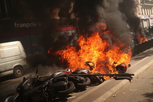 Notre Dame no es el único problema de Francia, protestan chalecos amarillos