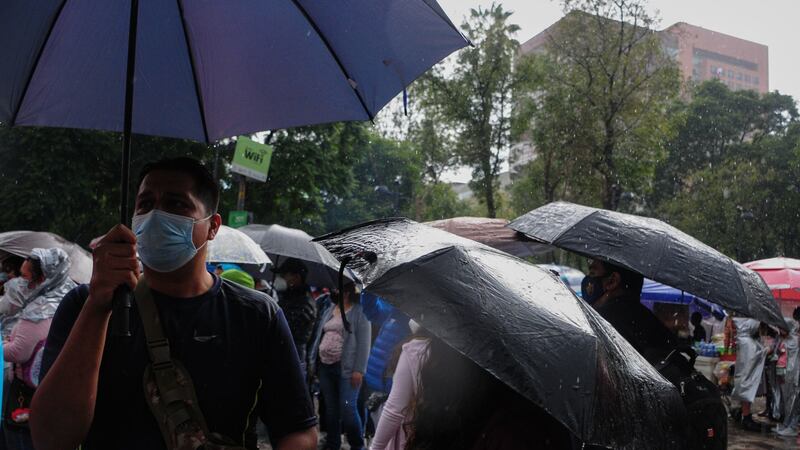 Tláloc se ‘alía’ con el frío: Activan alerta amarilla por lluvias en 5 alcaldías de CDMX