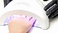 ¿Fan del gelish? Lámpara UV podría dañar ADN de células de la piel, revela estudio