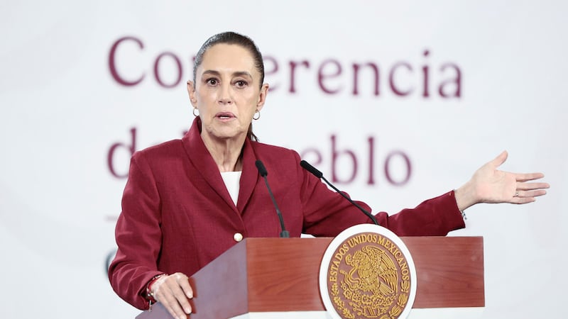 Sheinbaum explica incendio afuera de la refinería de Dos Bocas: ‘Parece que hubo un derrame’