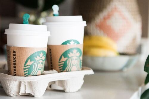 Así serán las medidas que Starbucks implementará cuando vayas por un café en la nueva normalidad