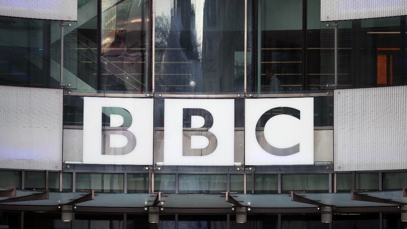 ‘Deseamos disculparnos’: ¿Por qué la BBC pidió perdón a Trump tras ser demandada por el presidente de EU?