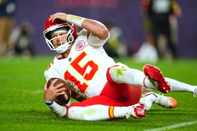El quarterback de los Chiefs de Kansas City, Patrick Mahomes, sufrió una derrota ante los Chargers. (AP Foto/Jack Dempsey)