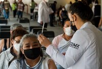 México aplica 165,975 dosis de vacunas COVID; total asciende a 30.4 millones