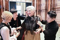 ¿Quién es Maye Musk, la mamá de Elon, y por qué es tan popular en China?
