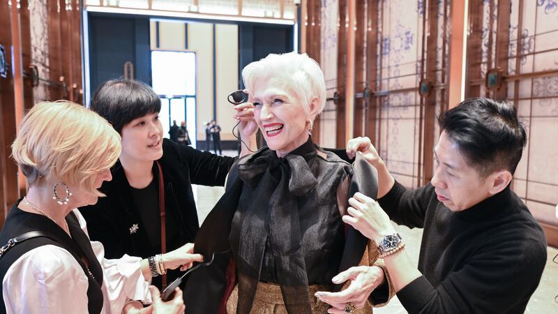 ¿Quién es Maye Musk, la mamá de Elon, y por qué es tan popular en China?