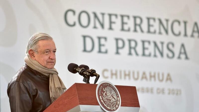 AMLO avisa a empresarios: ‘No cederemos en reforma eléctrica’