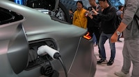 Guerra de Trump revive los autos eléctricos: Elevados precios de gasolina cambian las compras