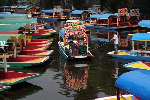 Se arma la campal: Captan pelea en trajineras de Xochimilco (Video)