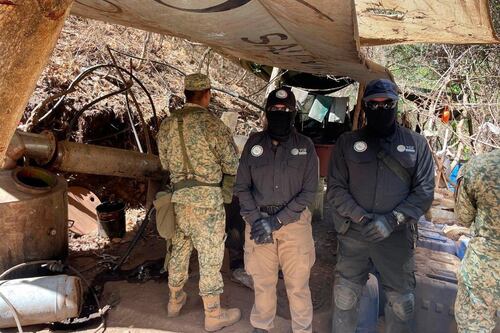Fuerzas federales desmantelan laboratorio de producción de drogas sintéticas en Durango