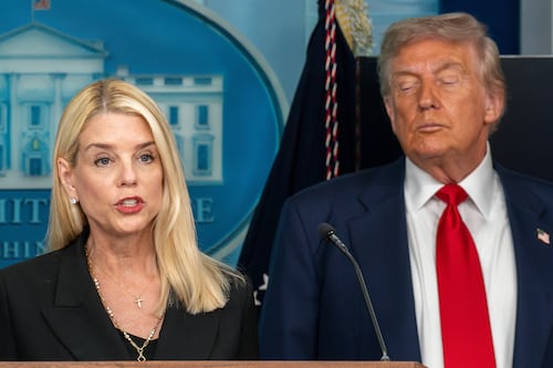 ¿Por qué la investigación de Archivos de Epstein ‘tiró’ a Pam Bondi del Departamento de Justicia?