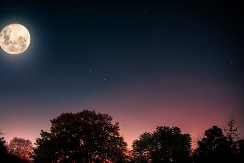Luna del cazador y eclipse parcial de sol, los fenómenos astronómicos de octubre