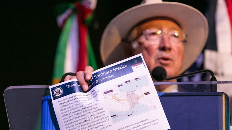 Ken Salazar rechaza que violencia en Sinaloa sea culpa de EU: ‘El problema se tiene que solucionar’