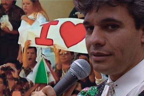 ‘Estaba llorando, mi sueño era cantar con él’: Fan recuerda cuando Juan Gabriel le cantó en un concierto