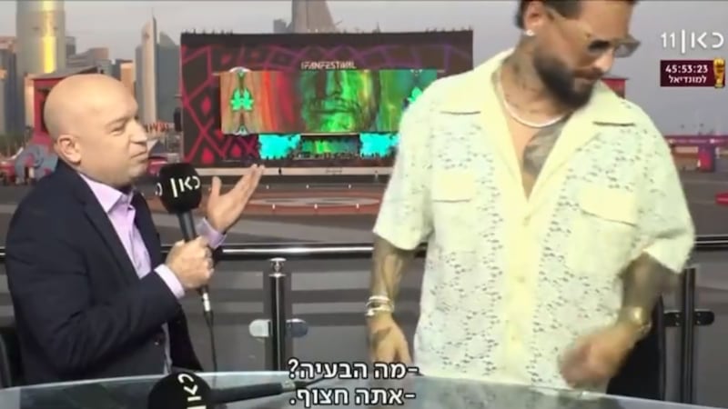 Maluma abandona entrevista en Qatar al cuestionarle su participación en el Mundial 2022