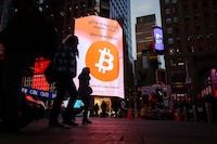Bitcoin ‘pierde brillo’ ganado a inicios del 2026: Borra ganancias registradas y cae hasta 2.4%