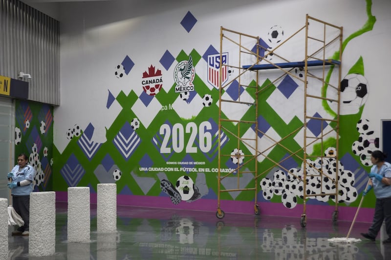 Aerolíneas ajustan sus rutas: Priorizan vuelos a las sedes del Mundial y las playas pierden asientos