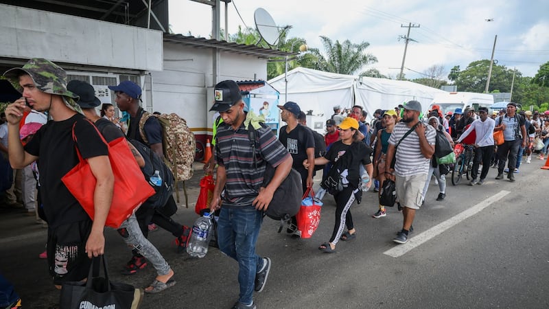 Tribunal de EU permite reanudar la expulsión acelerada de migrantes