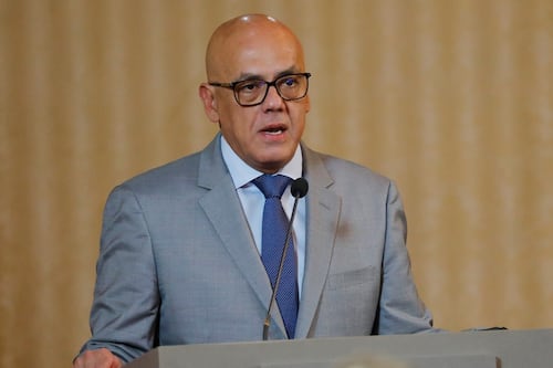 Facebook bloquea cuenta de Maduro, por 'fake news'