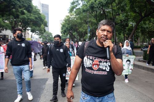 Padres de los 43 de  Ayotzinapa exigen a Sheinbaum que extradite a Tomás Zerón