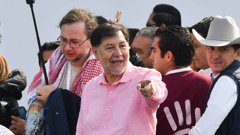 Noroña defiende a hijo de AMLO que fue visto con bolso Hermès: ‘Si su ingreso se lo permite, adelante’