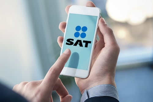 SAT Móvil 2024: ¿Cómo emitir una factura con complemento a Carta Porte desde tu celular?