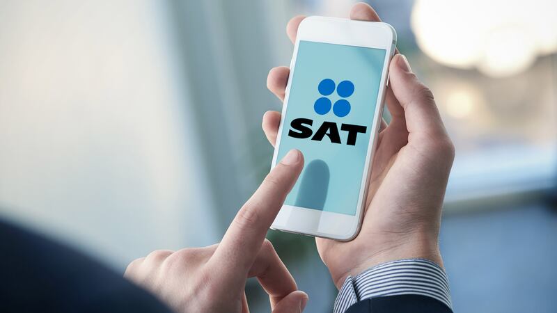 SAT Móvil 2024: ¿Cómo emitir una factura con complemento a Carta Porte desde tu celular?