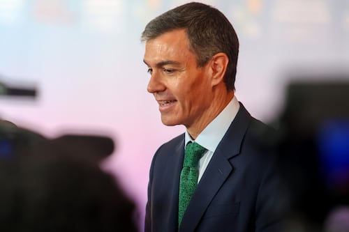 EU dice en mail a España que la OTAN lo suspendió... y Pedro Sánchez responde: ‘No trabajo bajo correos’