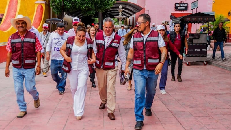 Se compromete Santiago Nieto con habitantes de Peñamiller