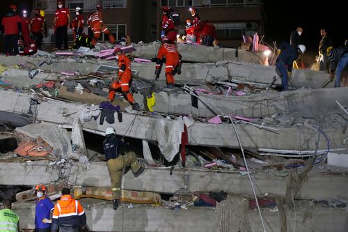 Sube a 39 el número de muertos por temblor en Turquía