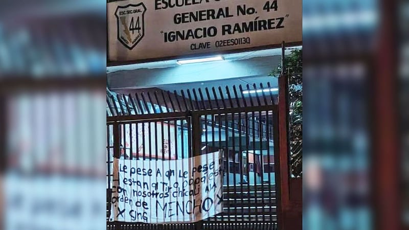 ‘Pese a quien le pese, están a la orden del Mencho’: CJNG cuelga ‘narcomensaje’ en secundaria de Tijuana