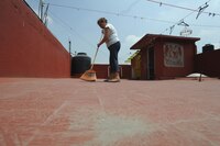 Explosiones del volcán Popocatépetl: ¿Cómo limpiar la ceniza de tu patio o azotea?
