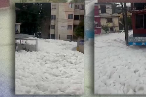 (VIDEOS) ¿Ya es Navidad? Presa se desborda en Naucalpan y deja capa de espuma en las calles