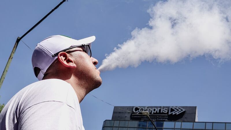 Aprueba ‘4T’ prohibir vapeadores, pero no criminaliza consumo
