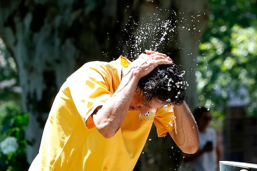 Países europeos enfrentan su tercera ola de calor y suben alertas por incendios forestales