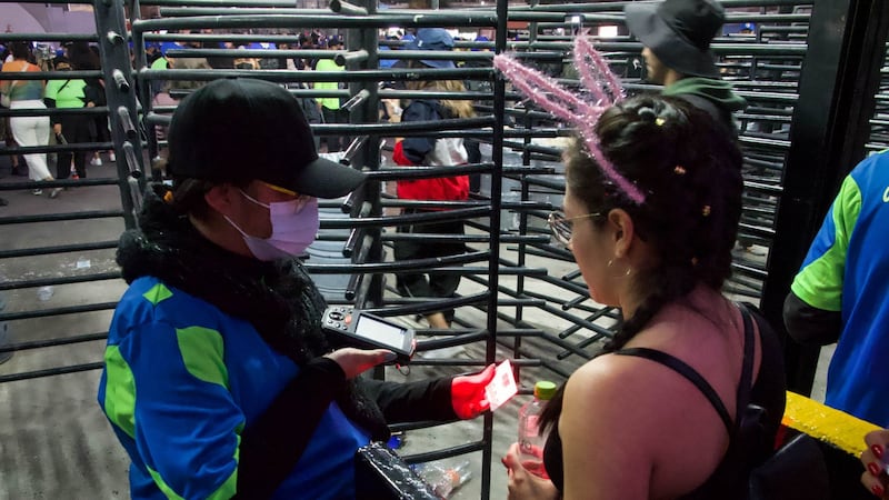 ¿Boletos clonados para Bad Bunny? Profeco acusa a Ticketmaster de vender boletos duplicados