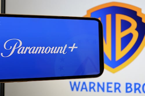 Accionistas de Warner Bros aprueban fusión de 110 mil mdd con Paramount: ¿Qué sigue?