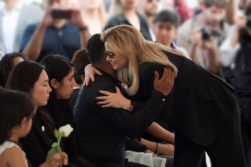 Maru Campos encabeza homenaje póstumo a elementos de la Agencia Estatal de Investigación