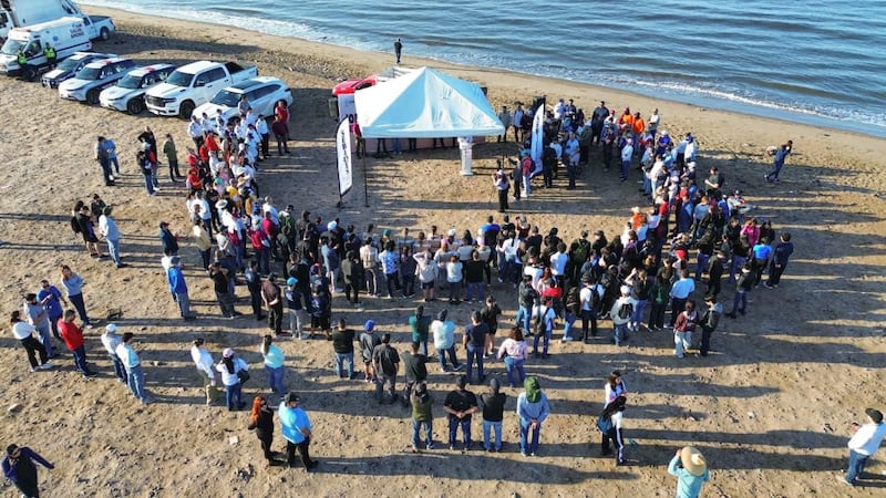 Gobierno de Sinaloa realiza histórica jornada de limpieza simultánea de playas en 11 municipios costeros